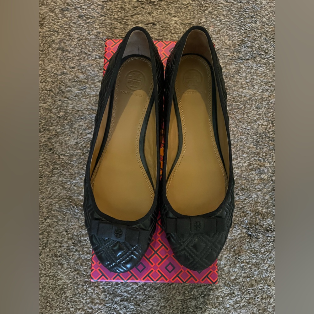 Elegant Black Quilted Women's Flats - Picture 2 of 7